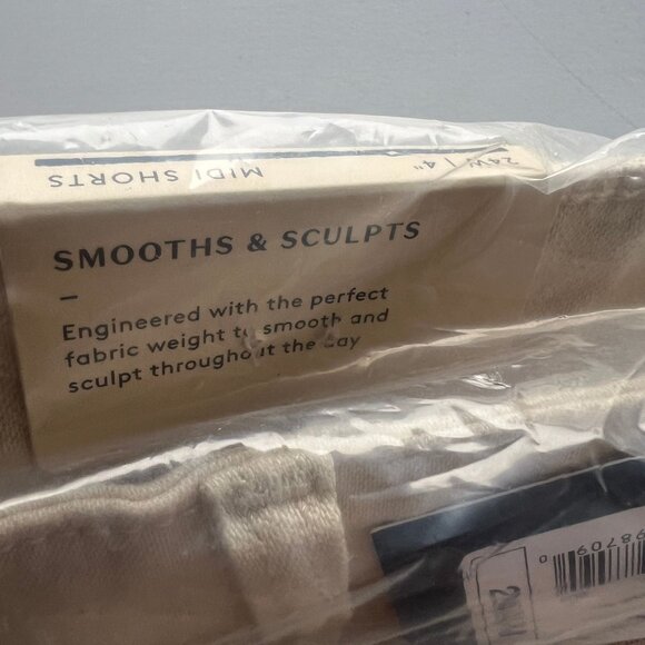 Universal Thread Women's Plus Size High-Rise Midi Jean Shorts Off-White 24W - Picture 4 of 6